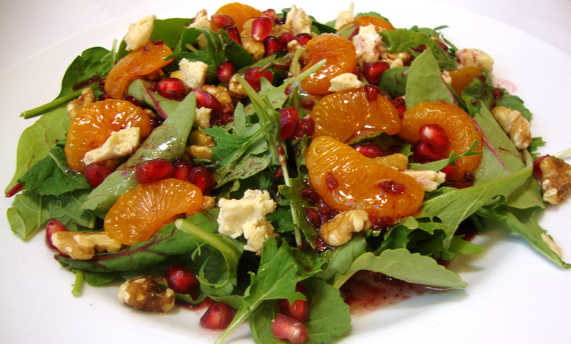 Mixed Green Salad with Pomegranate Seeds, Feta and Pecans – The Comfort of  Cooking